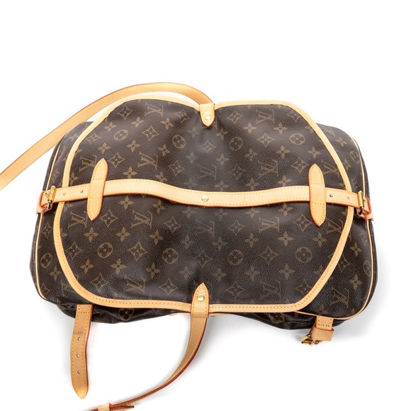 LOUIS VUITTON Saumur 30 Monogram Crossbody - Picture 11 of 15